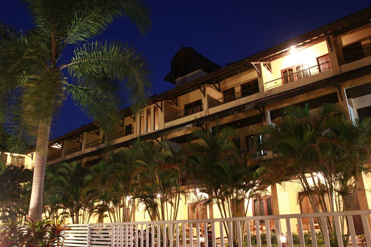 Puri Senggigi Hotel Mangsit Buitenkant foto