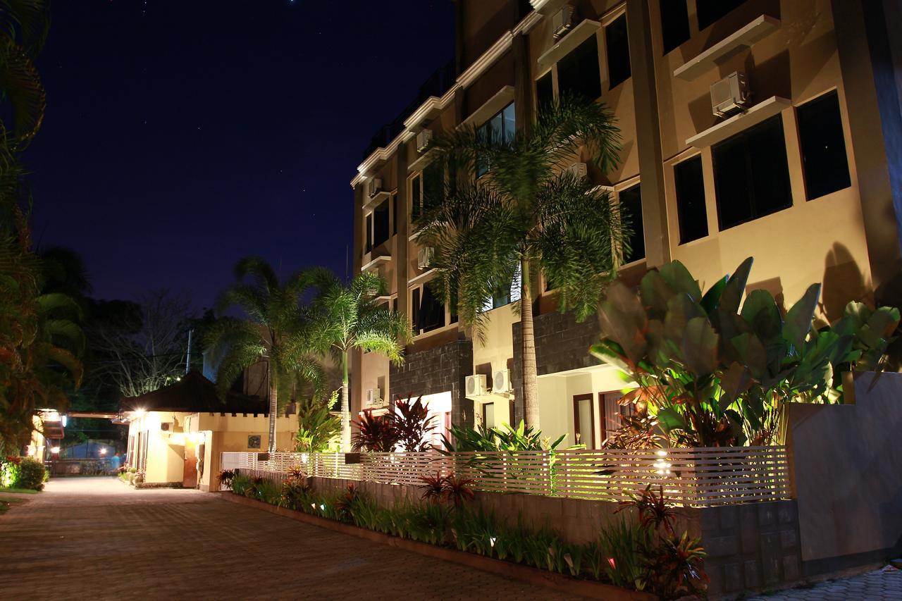 Puri Senggigi Hotel Mangsit Buitenkant foto