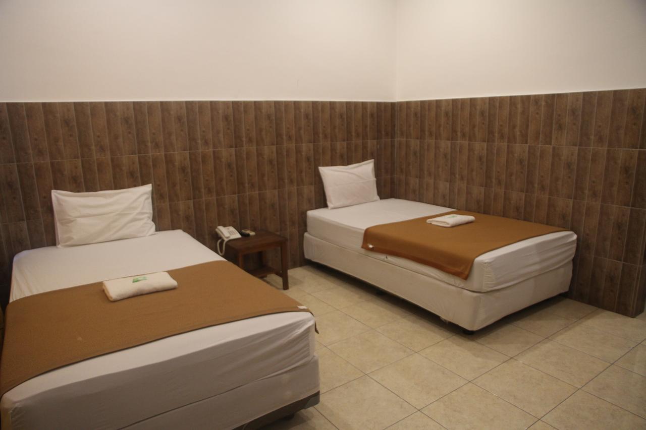 Puri Senggigi Hotel Mangsit Buitenkant foto