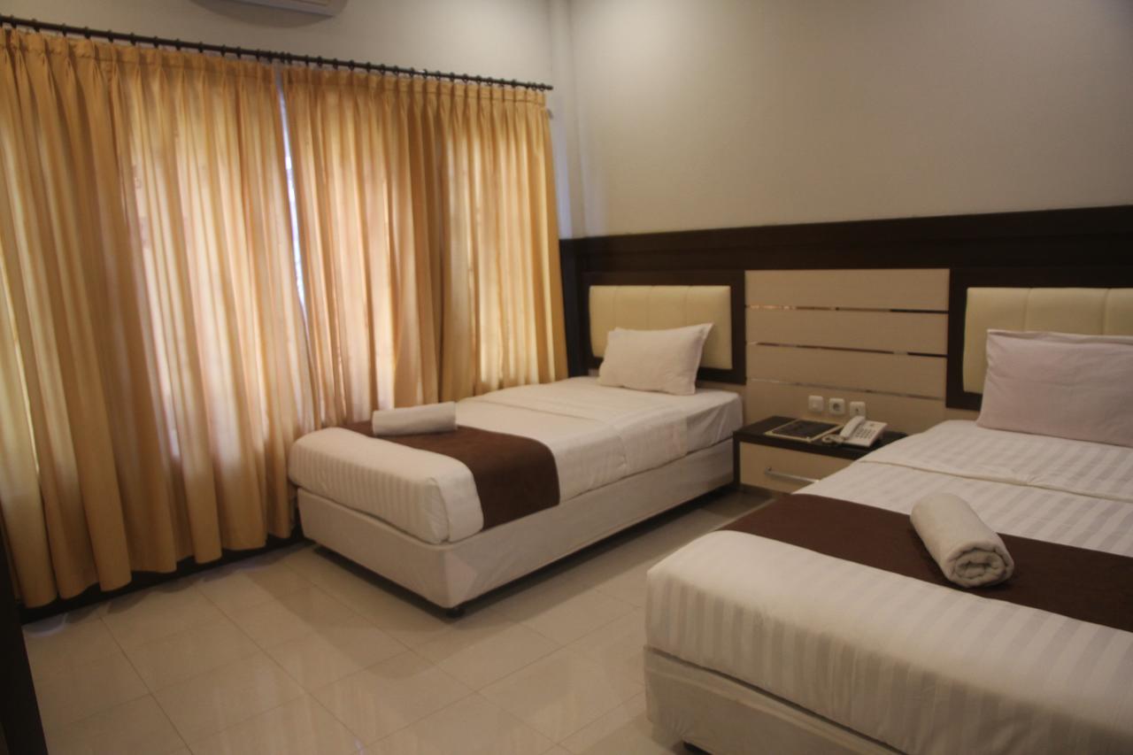 Puri Senggigi Hotel Mangsit Buitenkant foto