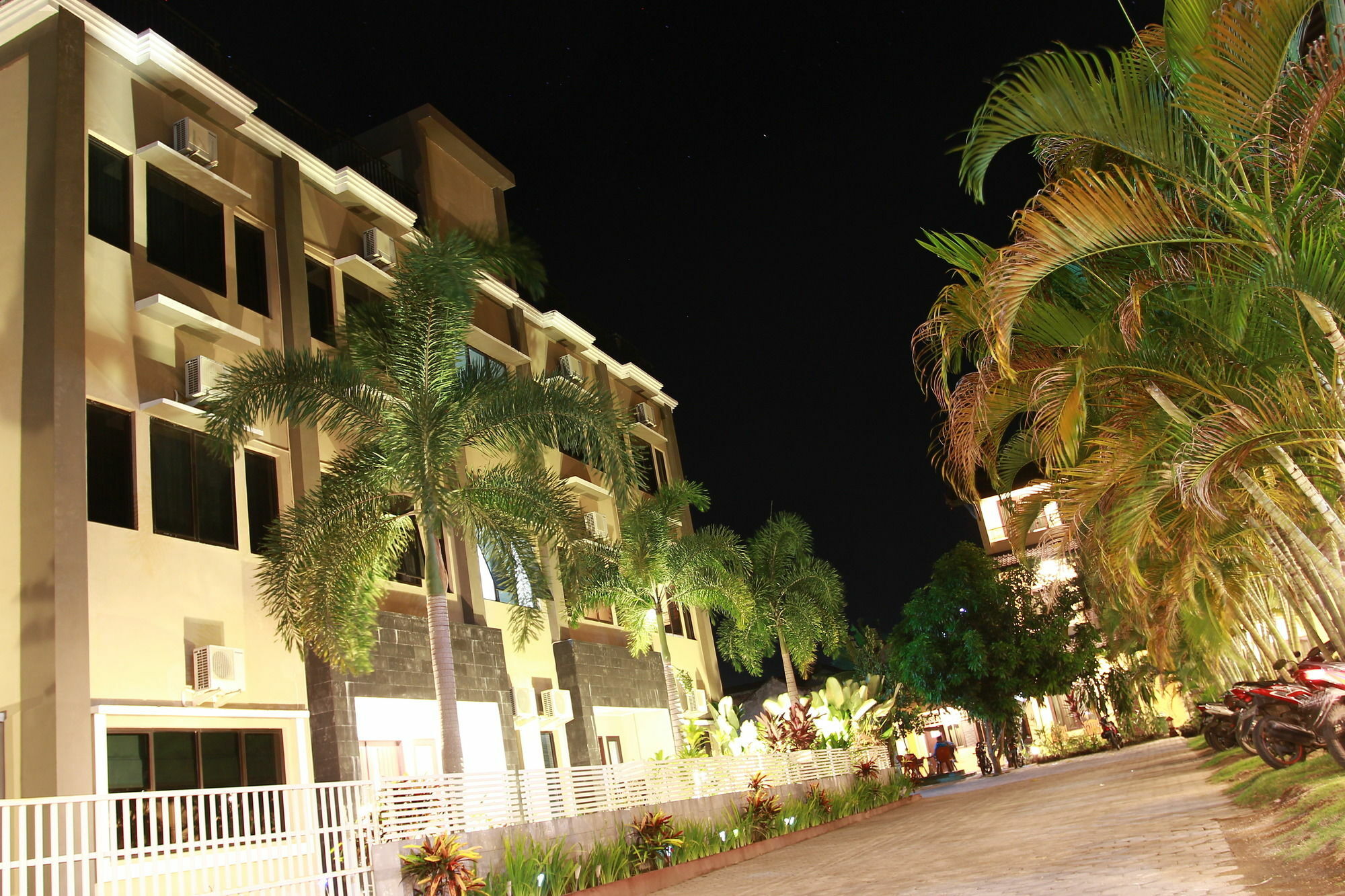 Puri Senggigi Hotel Mangsit Buitenkant foto