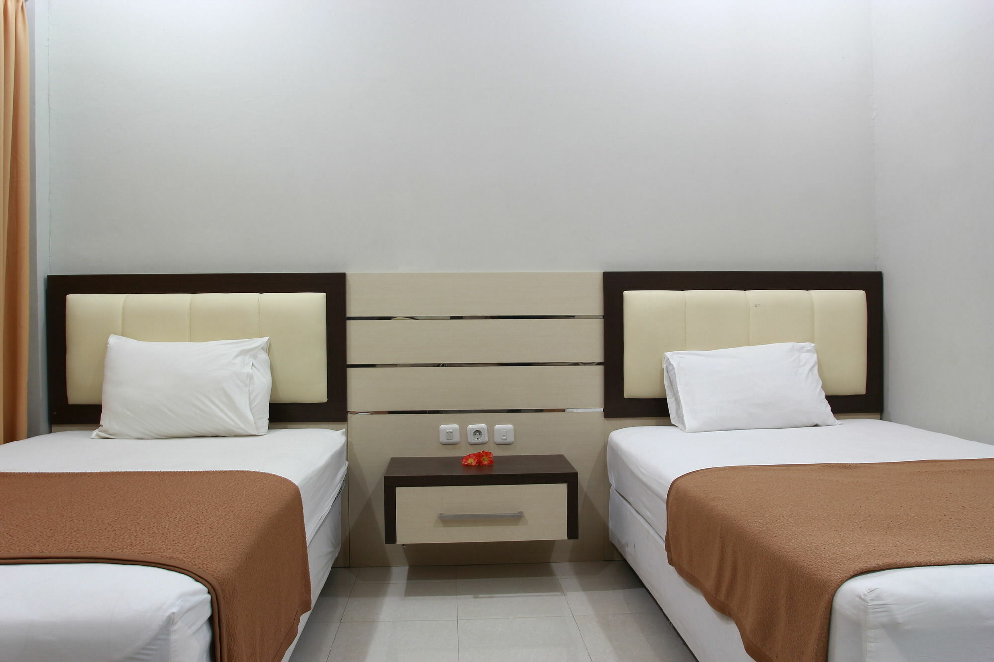 Puri Senggigi Hotel Mangsit Buitenkant foto