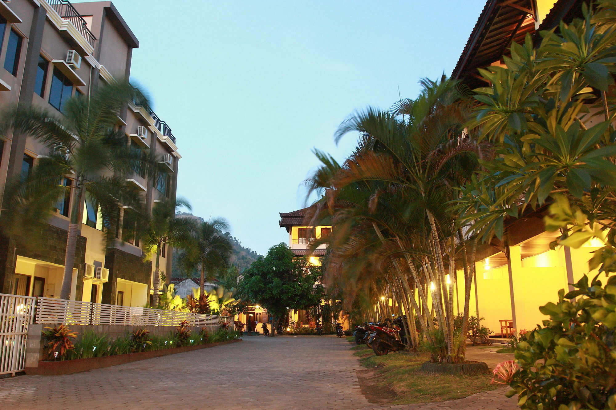 Puri Senggigi Hotel Mangsit Buitenkant foto